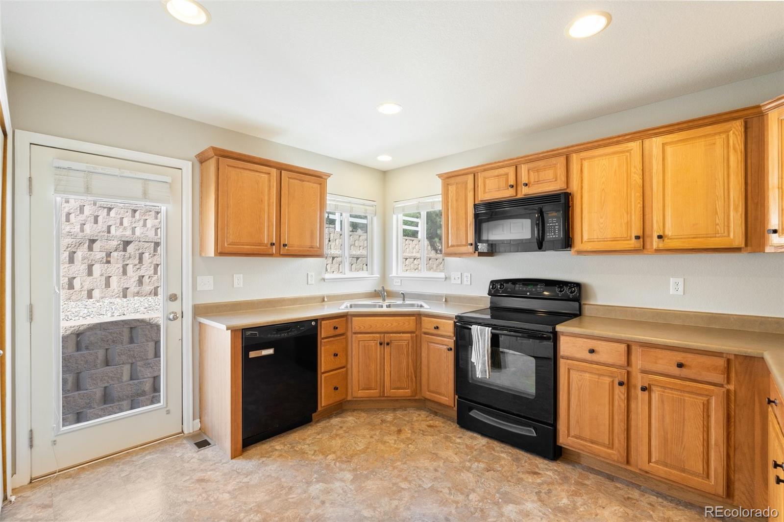 MLS Image #7 for 7452  falconer view,colorado springs, Colorado