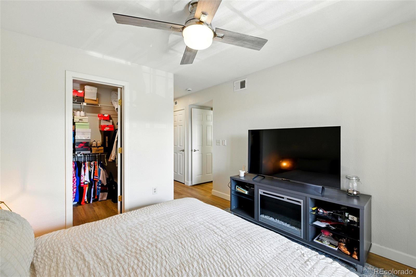MLS Image #10 for 9170 e arbor  f,englewood, Colorado