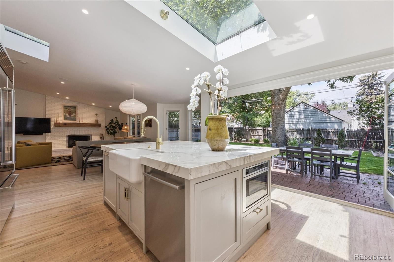 MLS Image #15 for 435  ivanhoe street,denver, Colorado