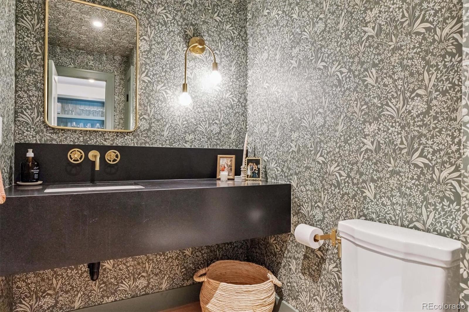 MLS Image #21 for 435  ivanhoe street,denver, Colorado