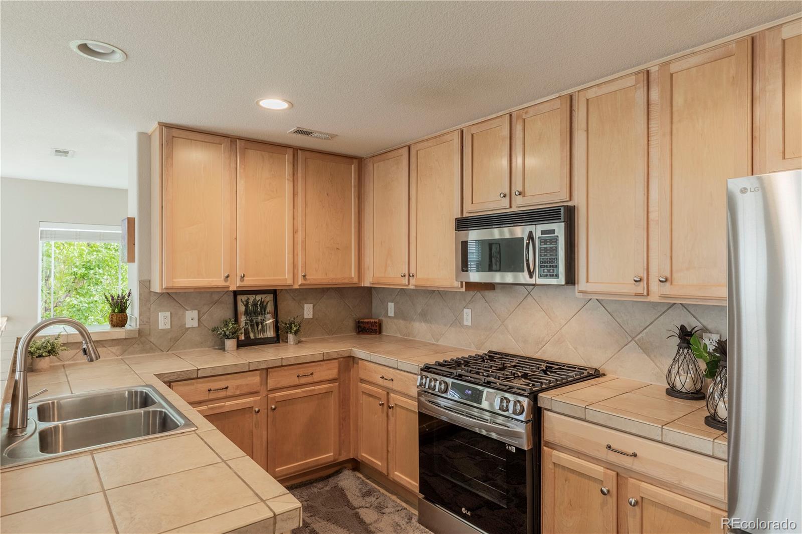MLS Image #8 for 9760  mayfair street,englewood, Colorado
