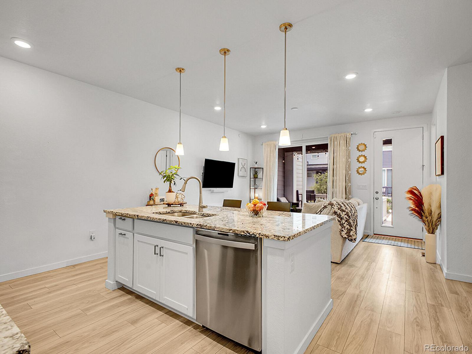 MLS Image #10 for 7488 w pacific lane,denver, Colorado