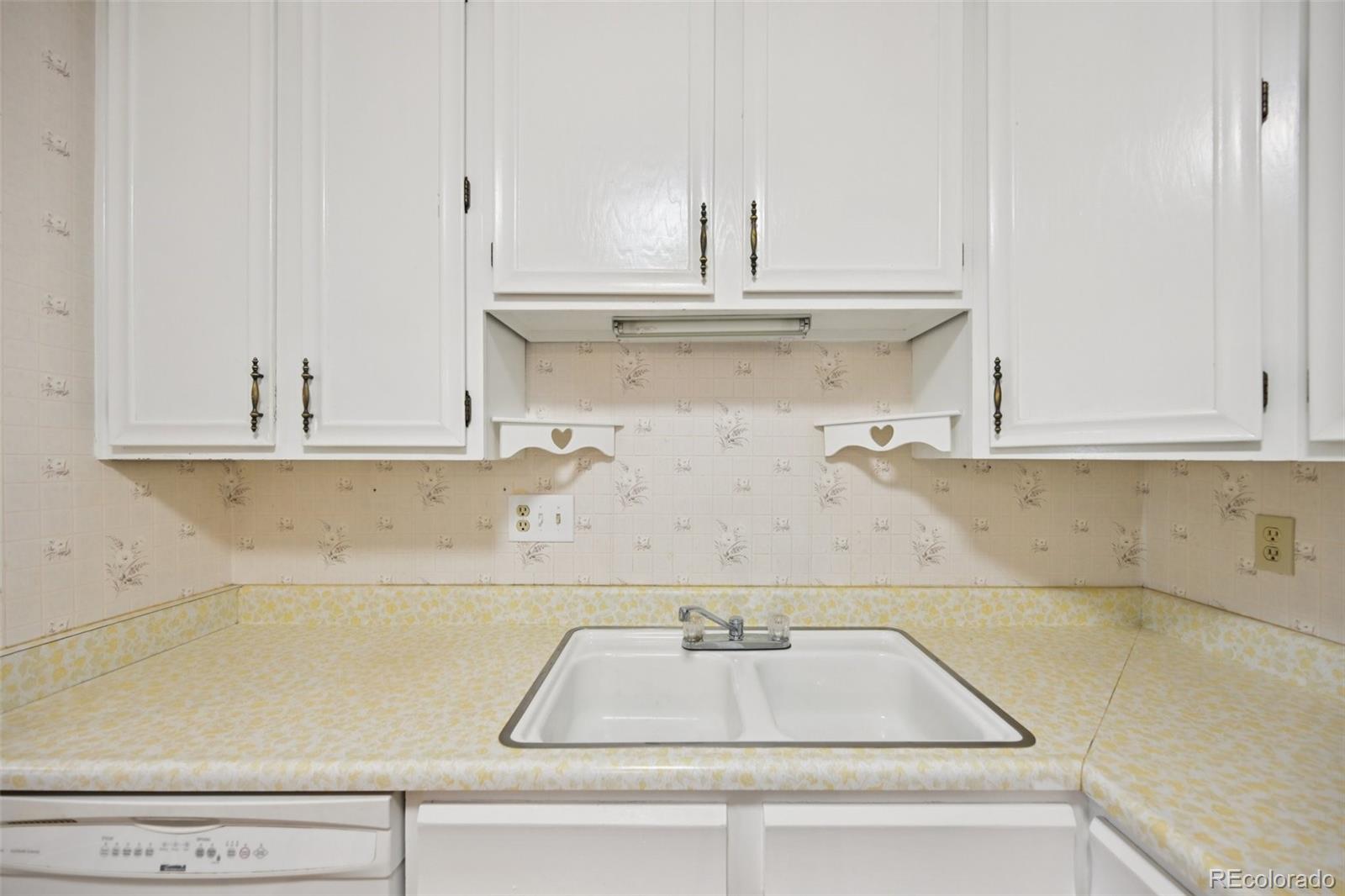 MLS Image #10 for 3460 s poplar street,denver, Colorado