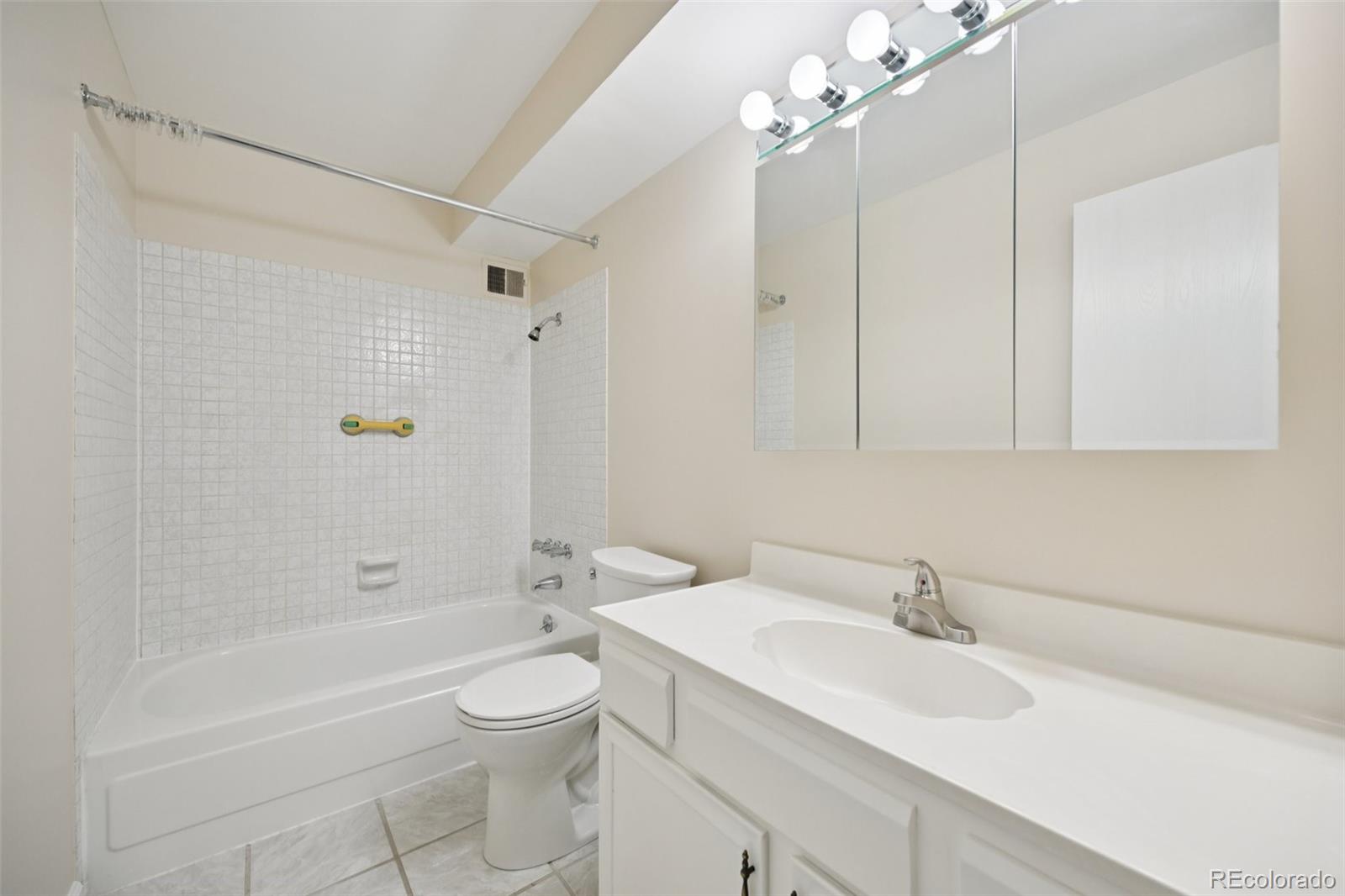 MLS Image #16 for 3460 s poplar street,denver, Colorado
