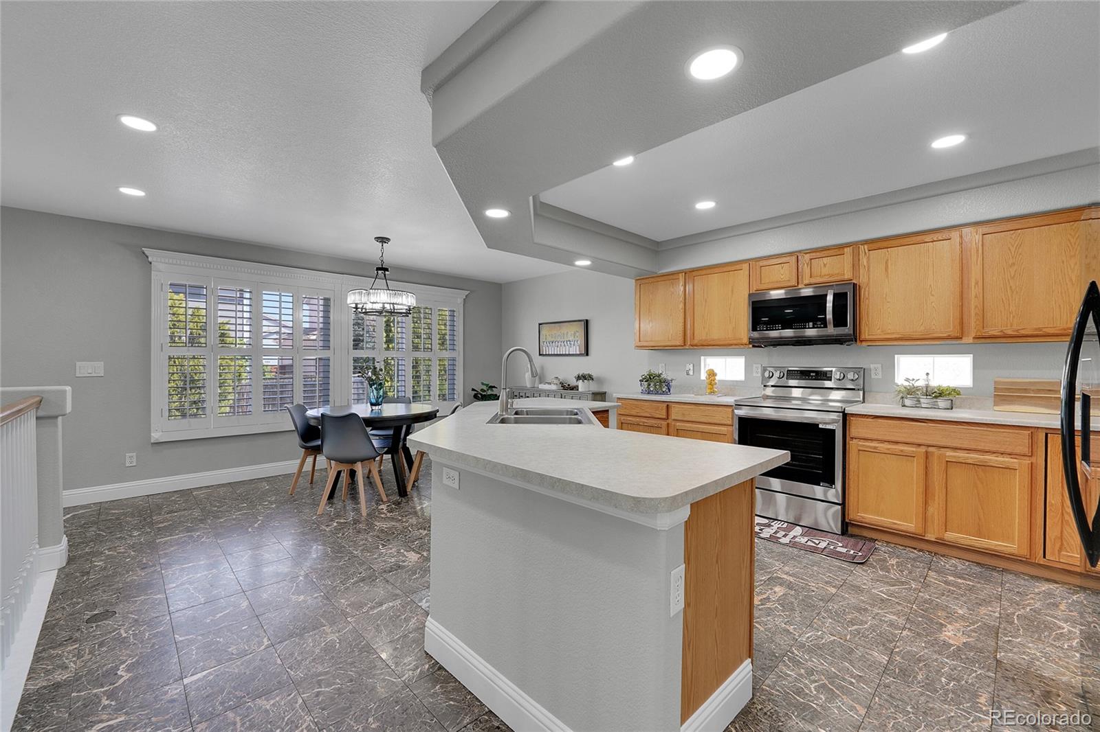MLS Image #10 for 19731 e 40th avenue,denver, Colorado