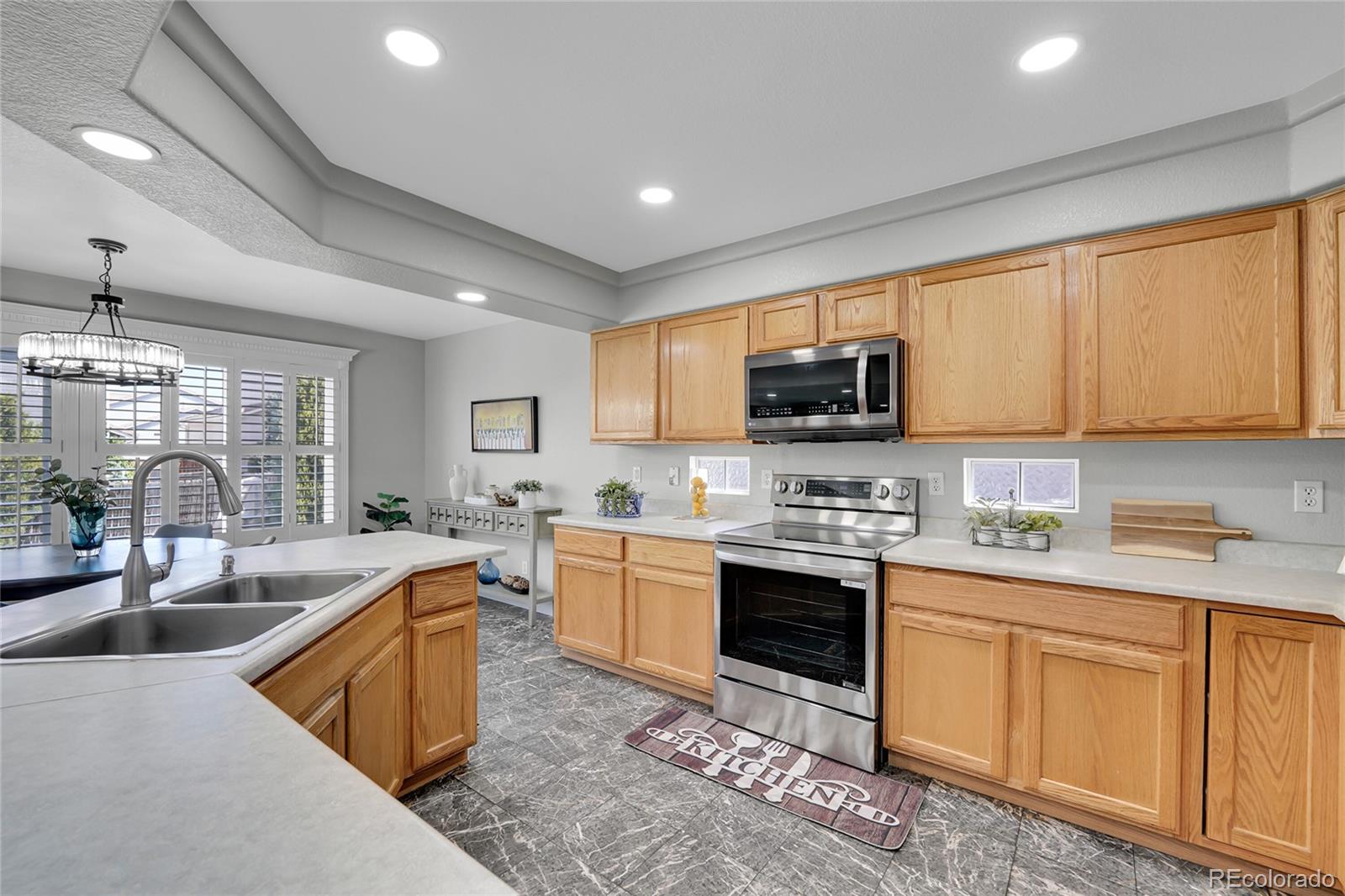 MLS Image #13 for 19731 e 40th avenue,denver, Colorado