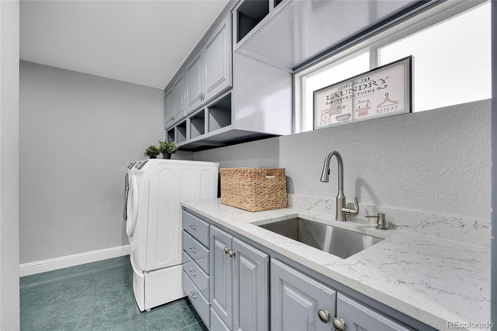 MLS Image #19 for 19731 e 40th avenue,denver, Colorado