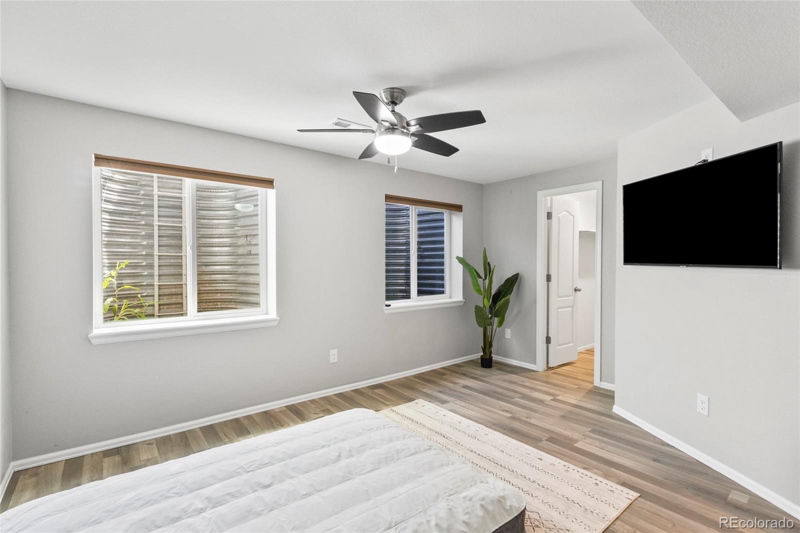 MLS Image #27 for 26304 e fourth place,aurora, Colorado