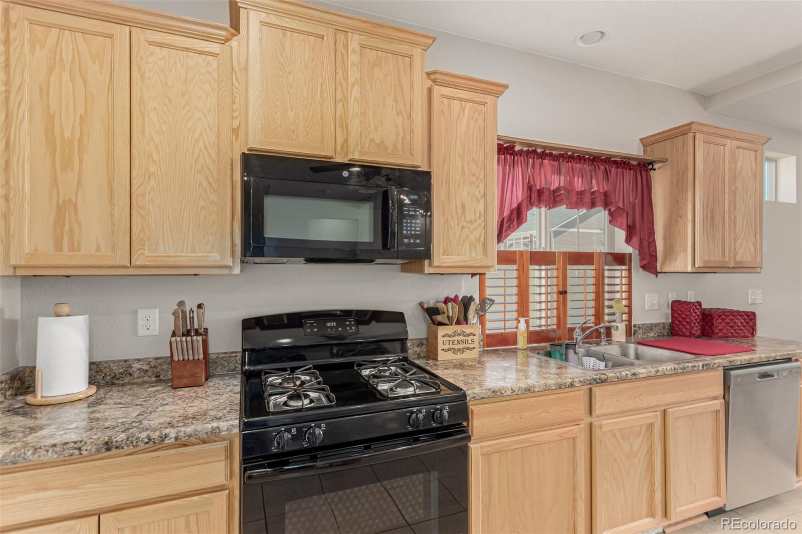 MLS Image #12 for 5568  ceylon street,denver, Colorado