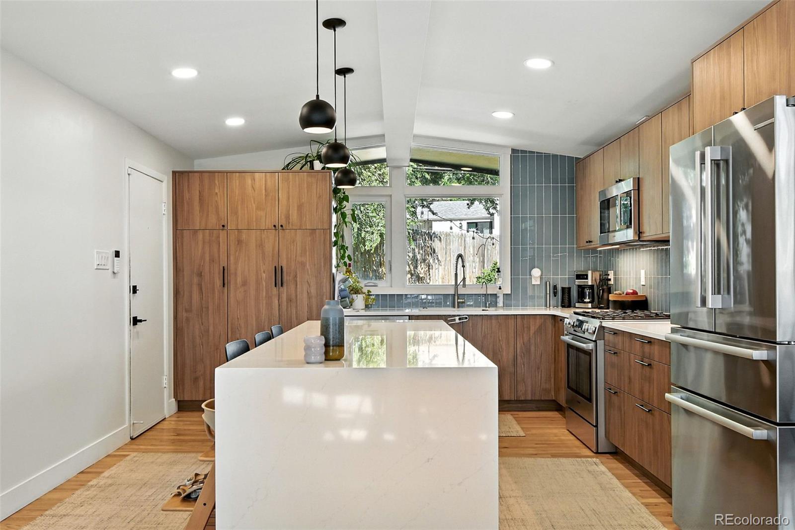 MLS Image #11 for 923 s beech street,lakewood, Colorado
