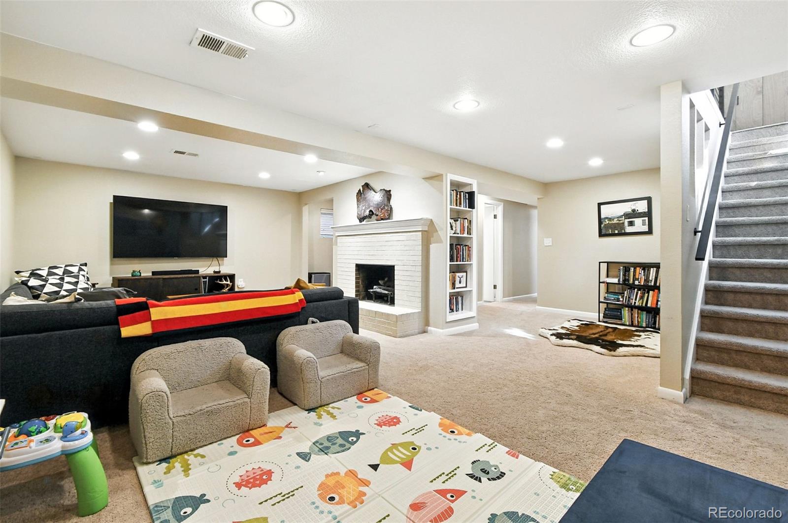 MLS Image #26 for 923 s beech street,lakewood, Colorado