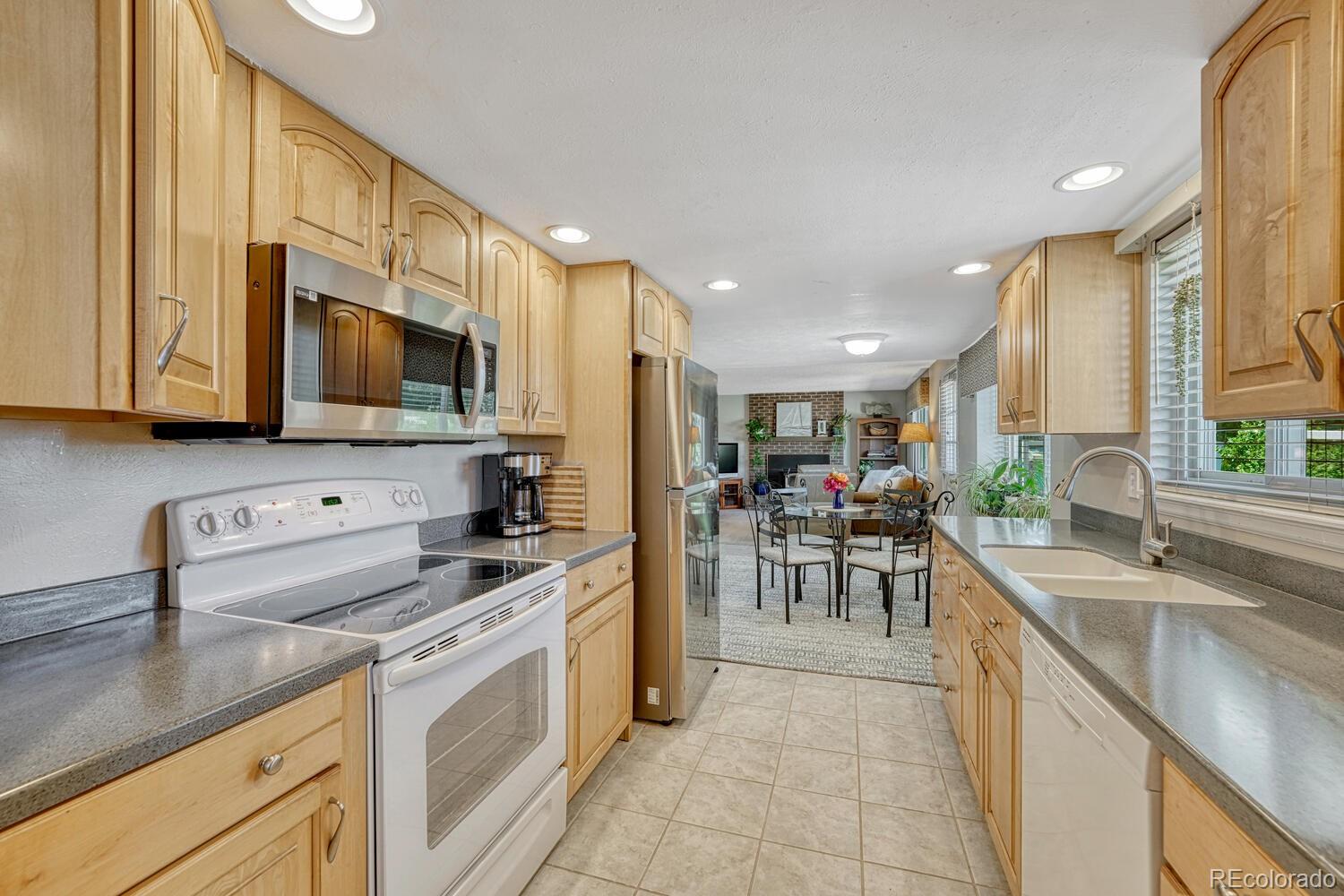 MLS Image #11 for 3317 s elkhart street,aurora, Colorado
