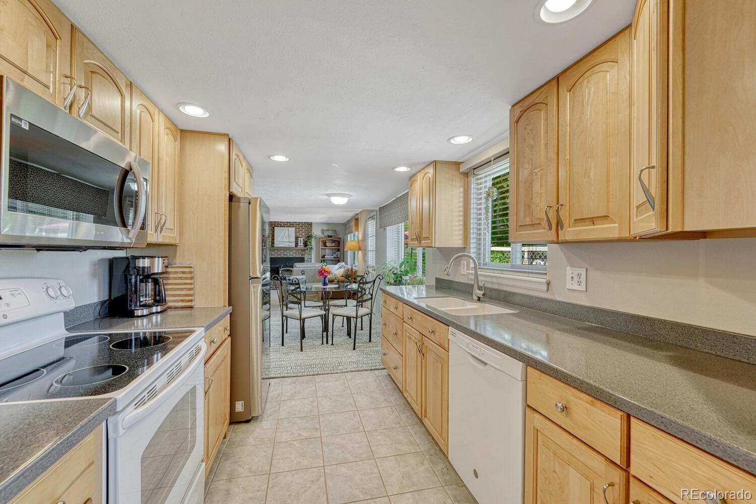 MLS Image #12 for 3317 s elkhart street,aurora, Colorado