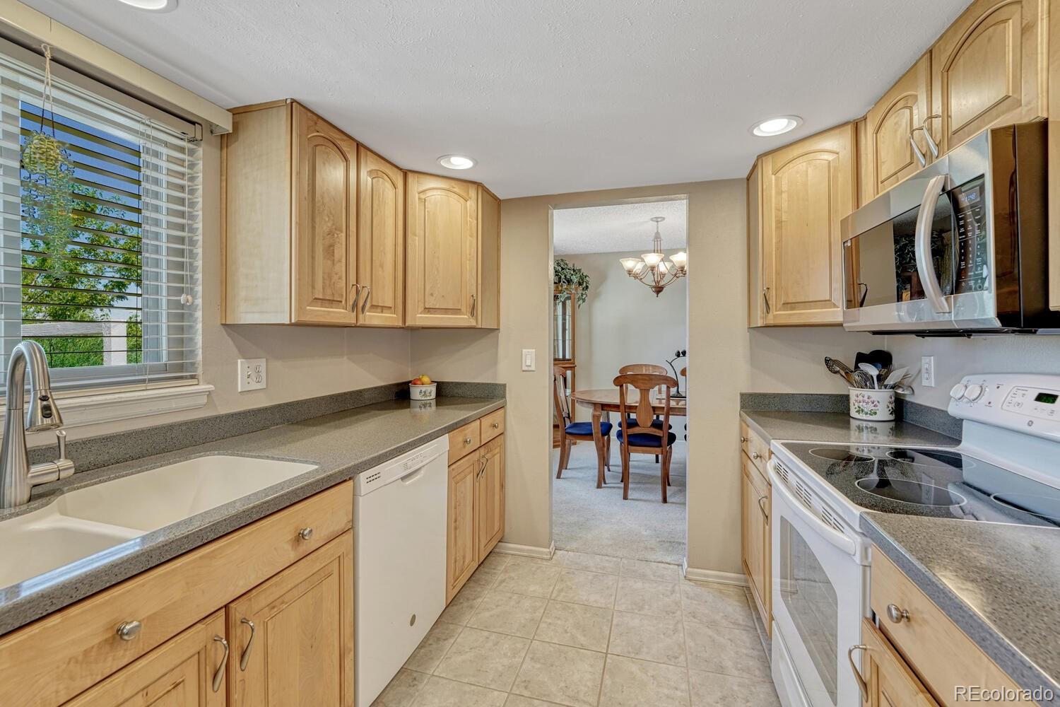 MLS Image #13 for 3317 s elkhart street,aurora, Colorado
