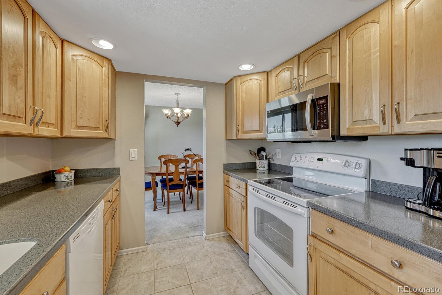 MLS Image #14 for 3317 s elkhart street,aurora, Colorado