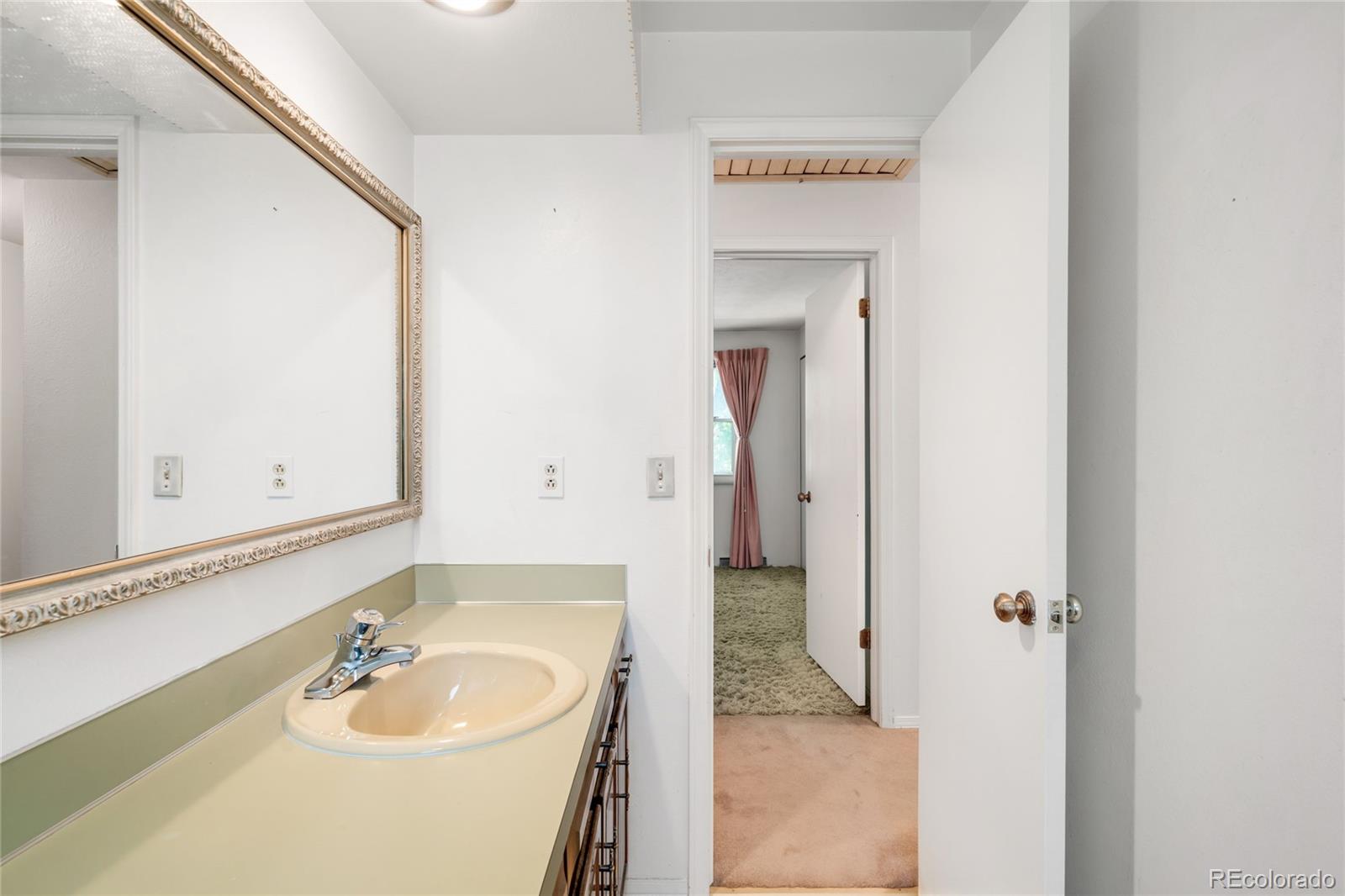 MLS Image #11 for 4184 s syracuse street,denver, Colorado