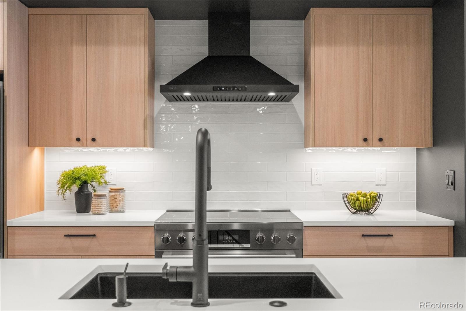 MLS Image #12 for 2124 s cherokee street,denver, Colorado