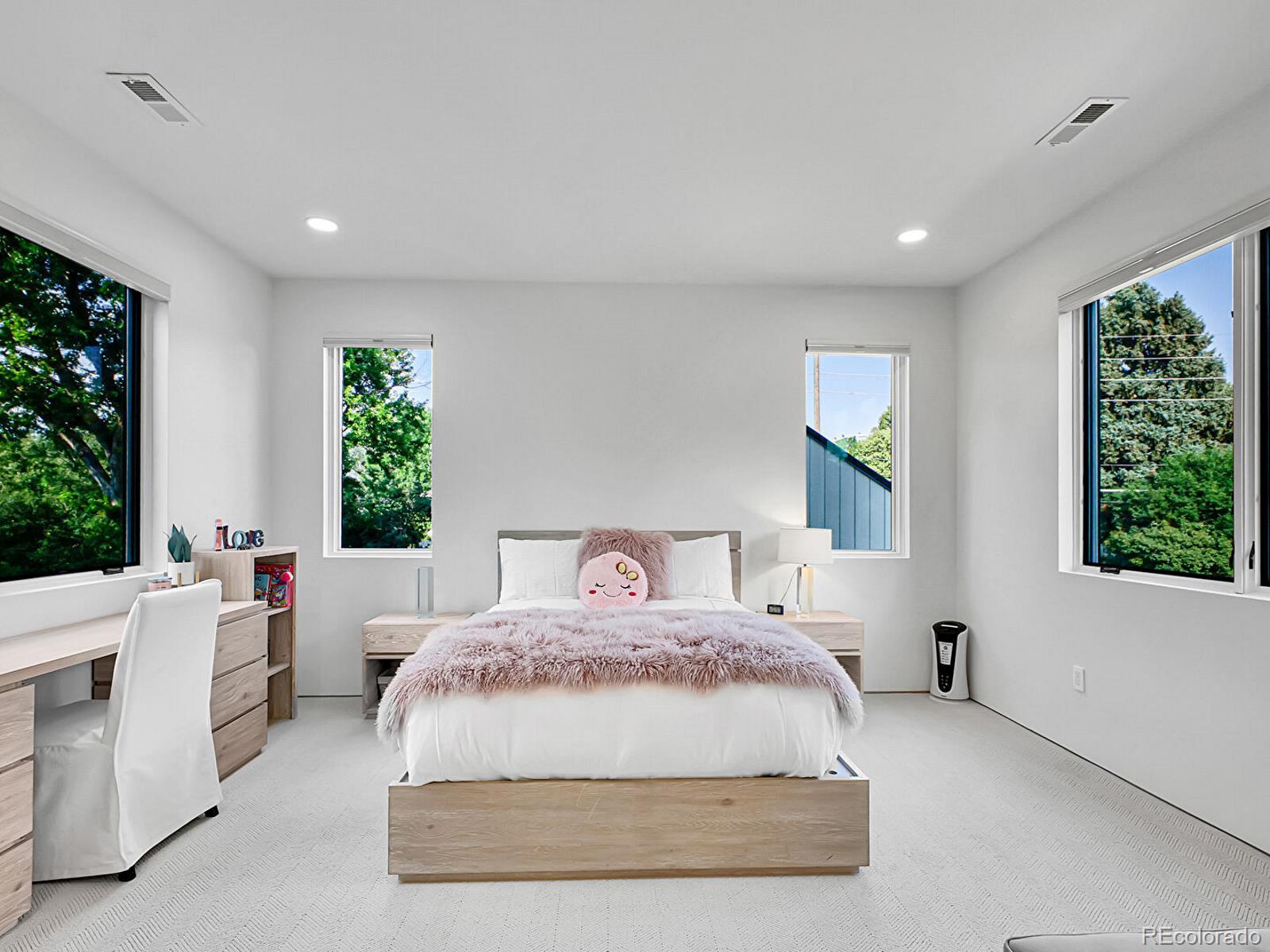 MLS Image #21 for 300  oneida street,denver, Colorado