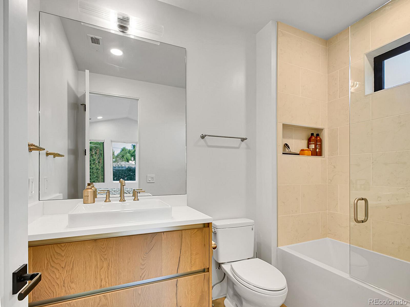 MLS Image #22 for 300  oneida street,denver, Colorado