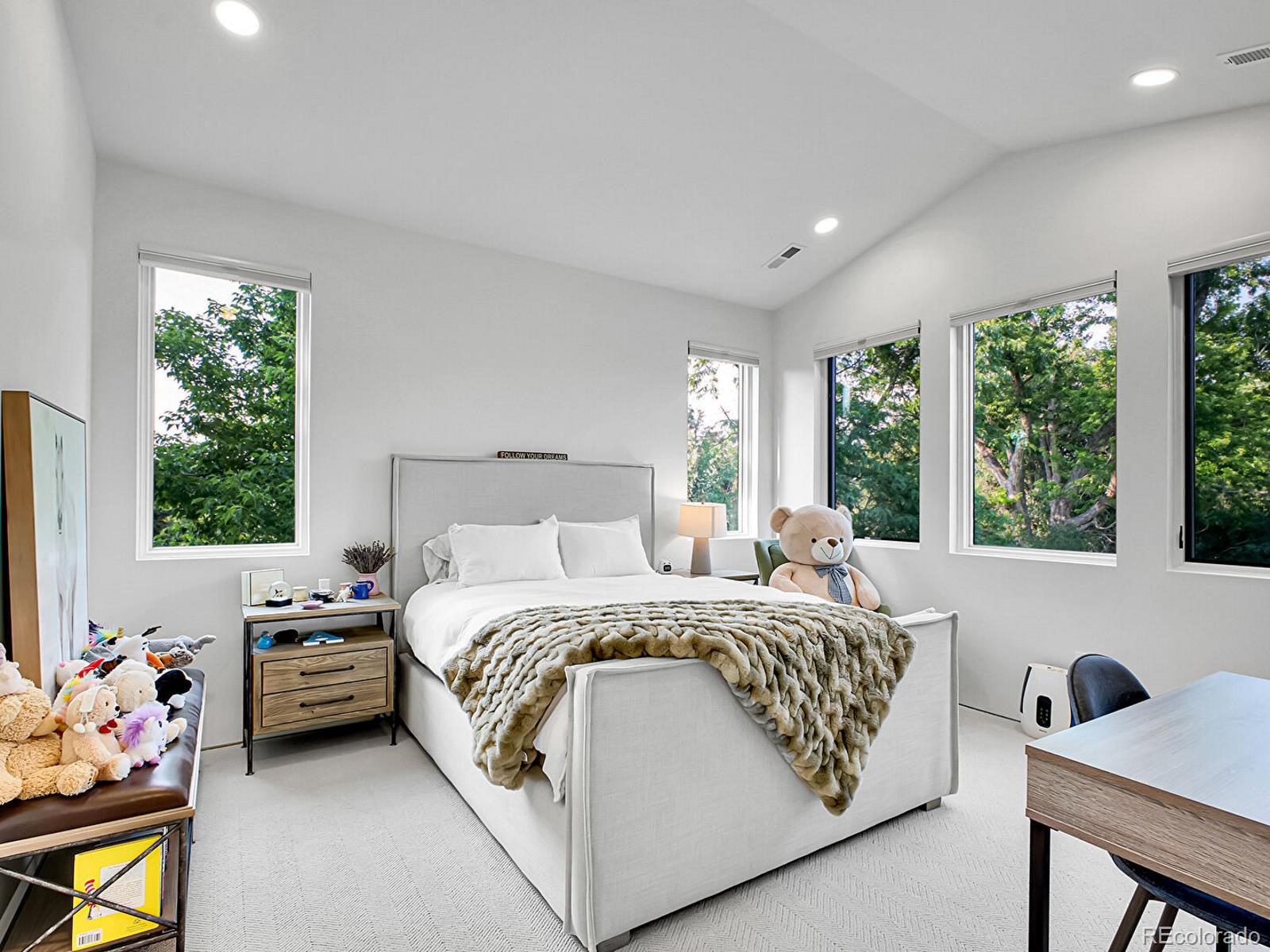 MLS Image #23 for 300  oneida street,denver, Colorado