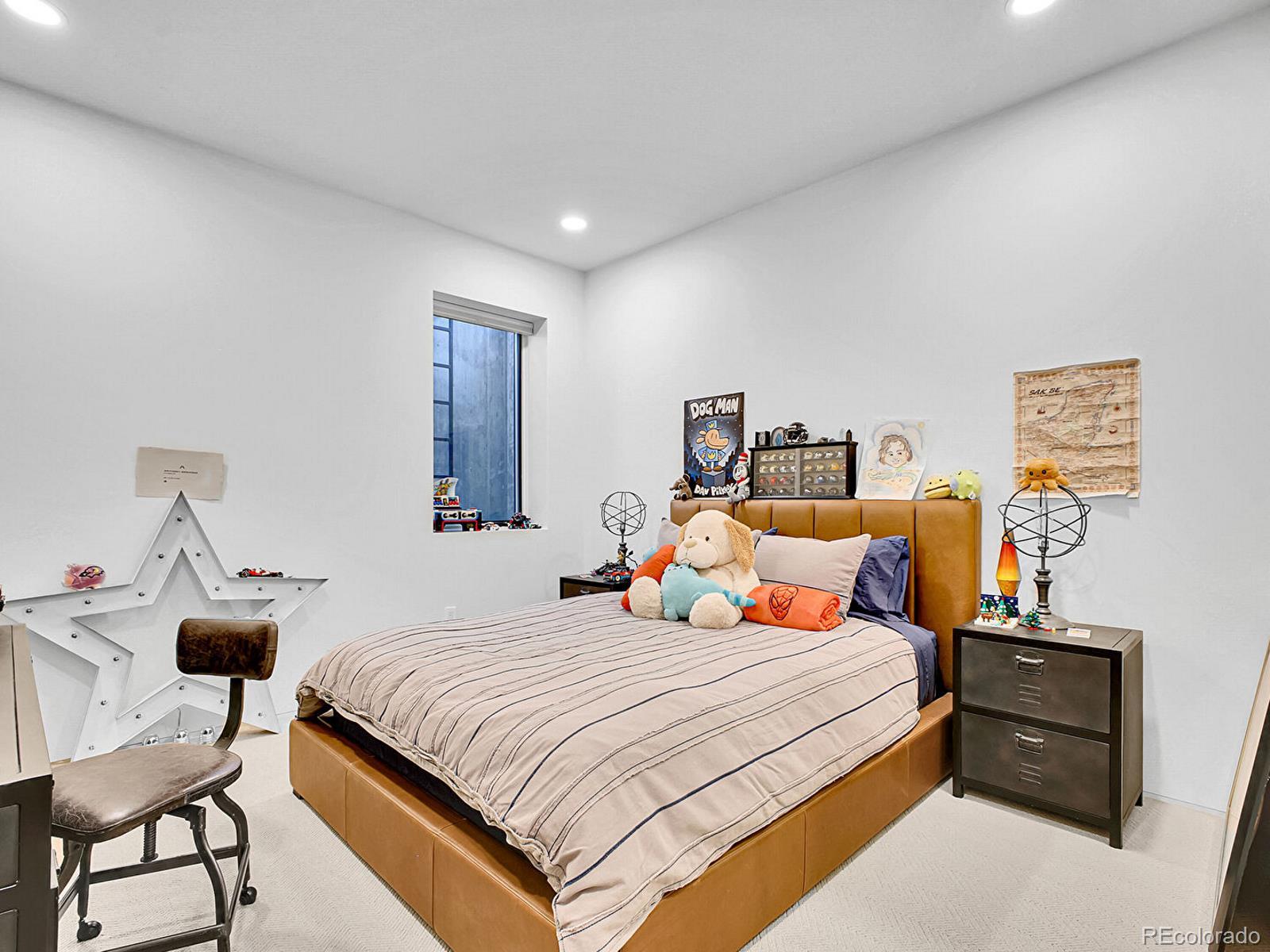 MLS Image #33 for 300  oneida street,denver, Colorado