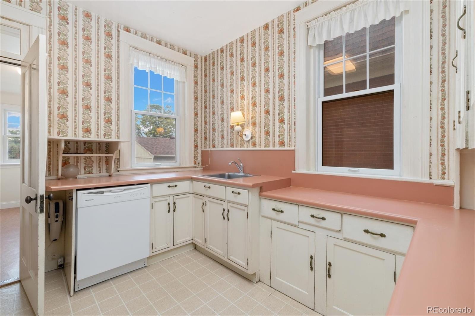 MLS Image #13 for 513 e 1st avenue,denver, Colorado