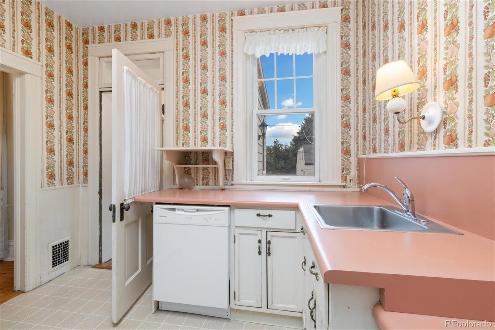 MLS Image #14 for 513 e 1st avenue,denver, Colorado
