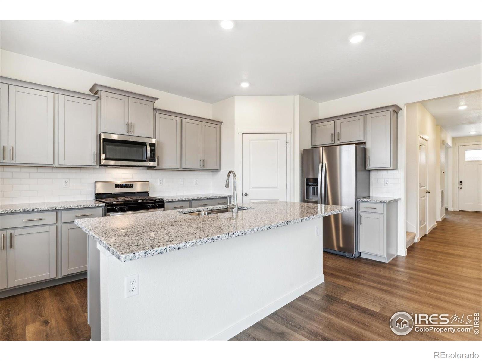 MLS Image #5 for 9929  ceylon court,commerce city, Colorado