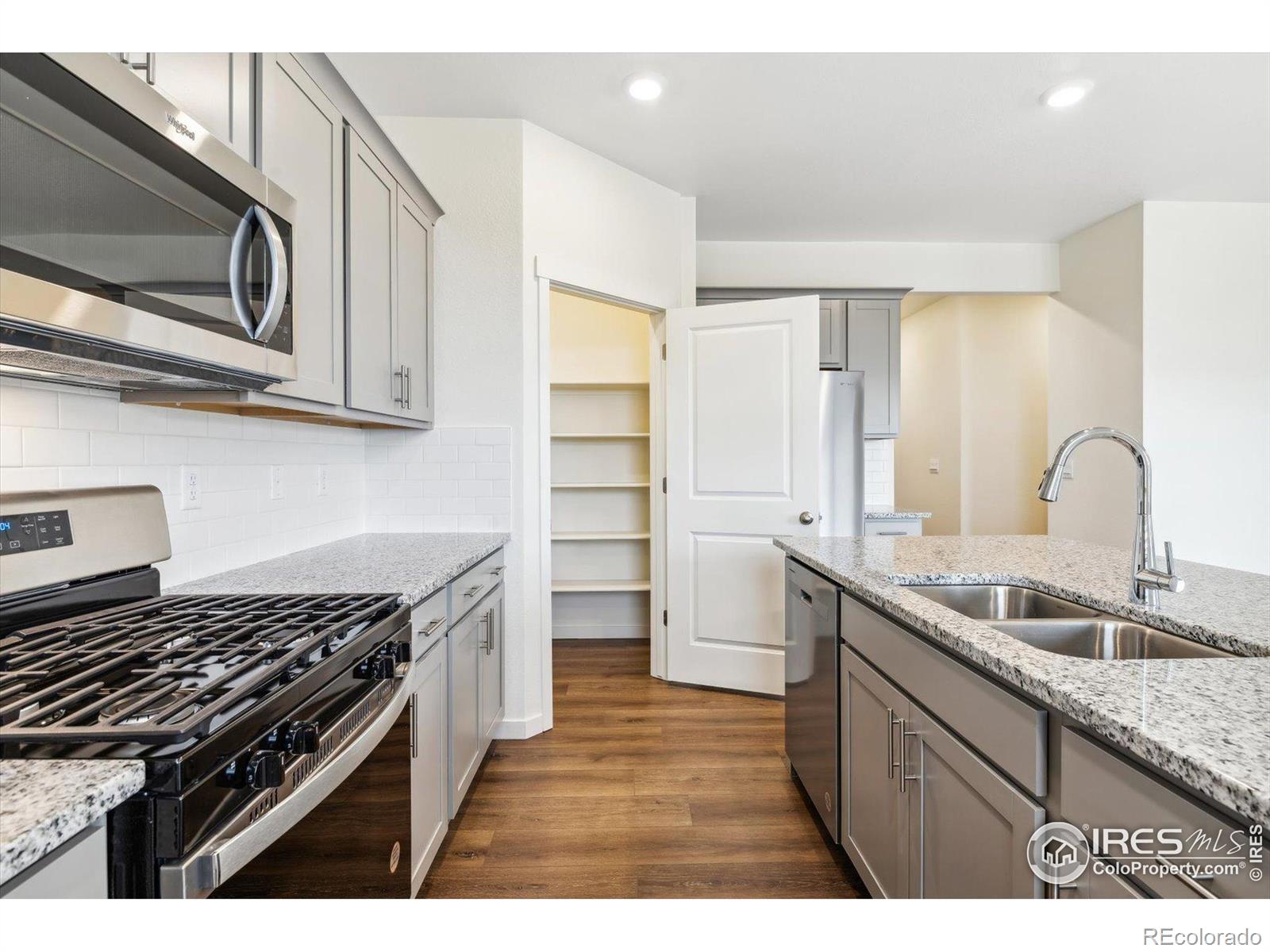 MLS Image #7 for 9929  ceylon court,commerce city, Colorado