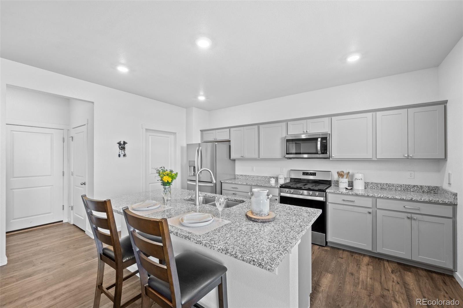 MLS Image #11 for 437  thrush place,johnstown, Colorado