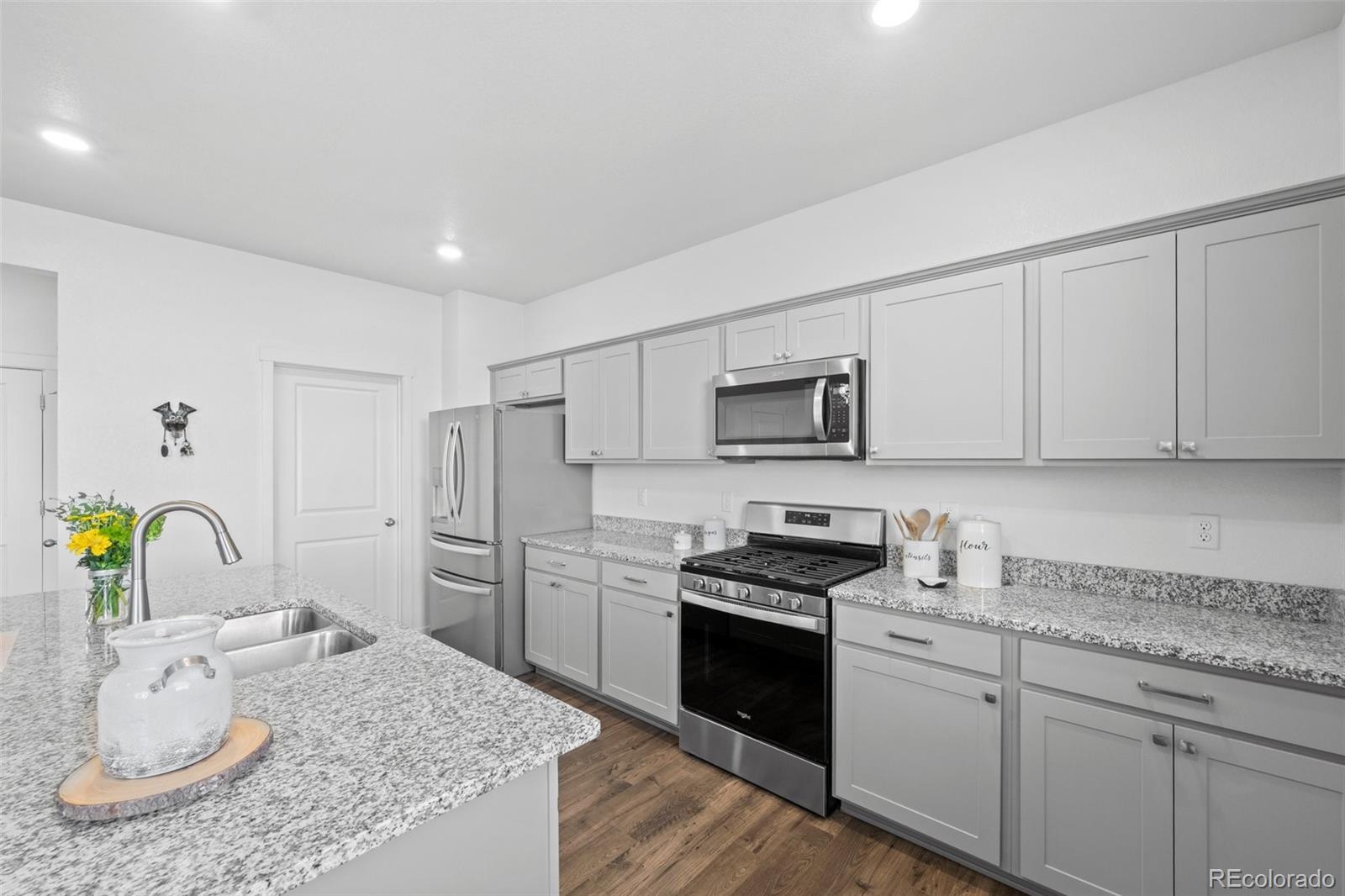 MLS Image #12 for 437  thrush place,johnstown, Colorado