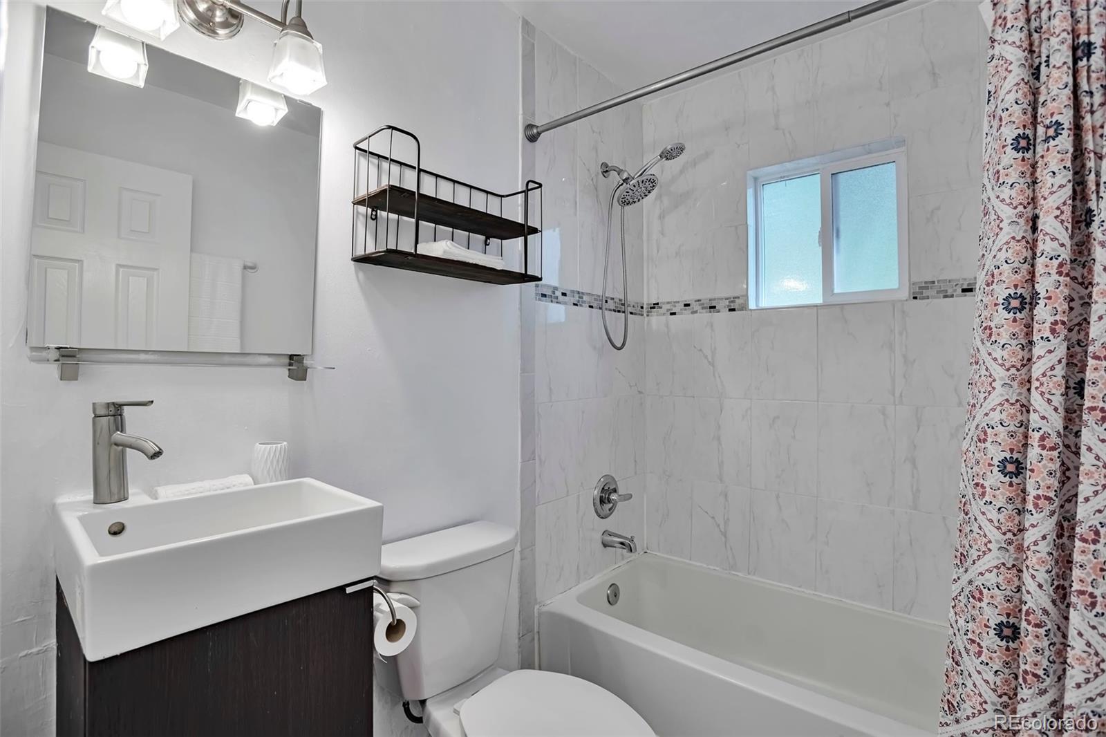 MLS Image #11 for 3052 s grape way,denver, Colorado
