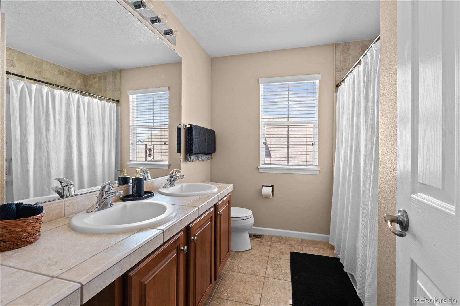 MLS Image #4 for 16896 e maplewood drive,aurora, Colorado
