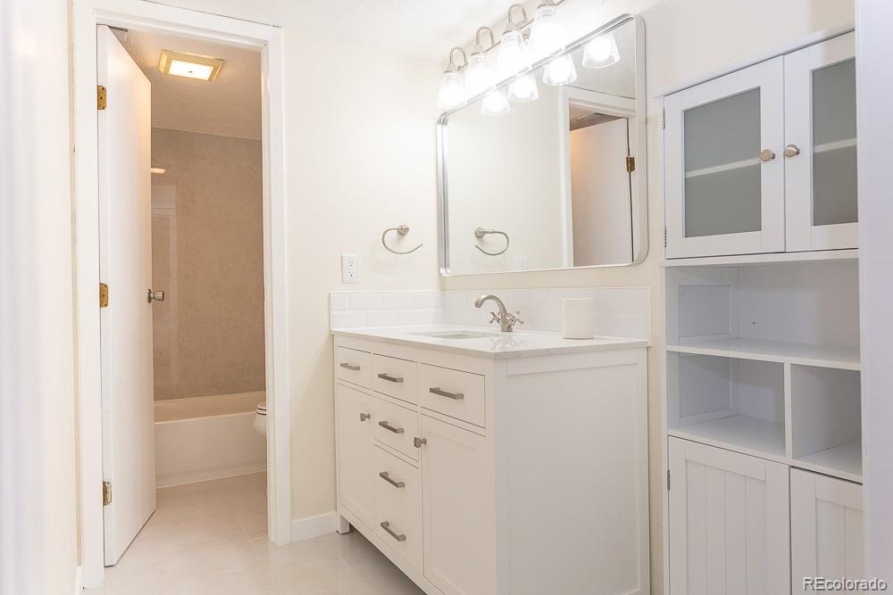 MLS Image #13 for 2525 s dayton way,denver, Colorado