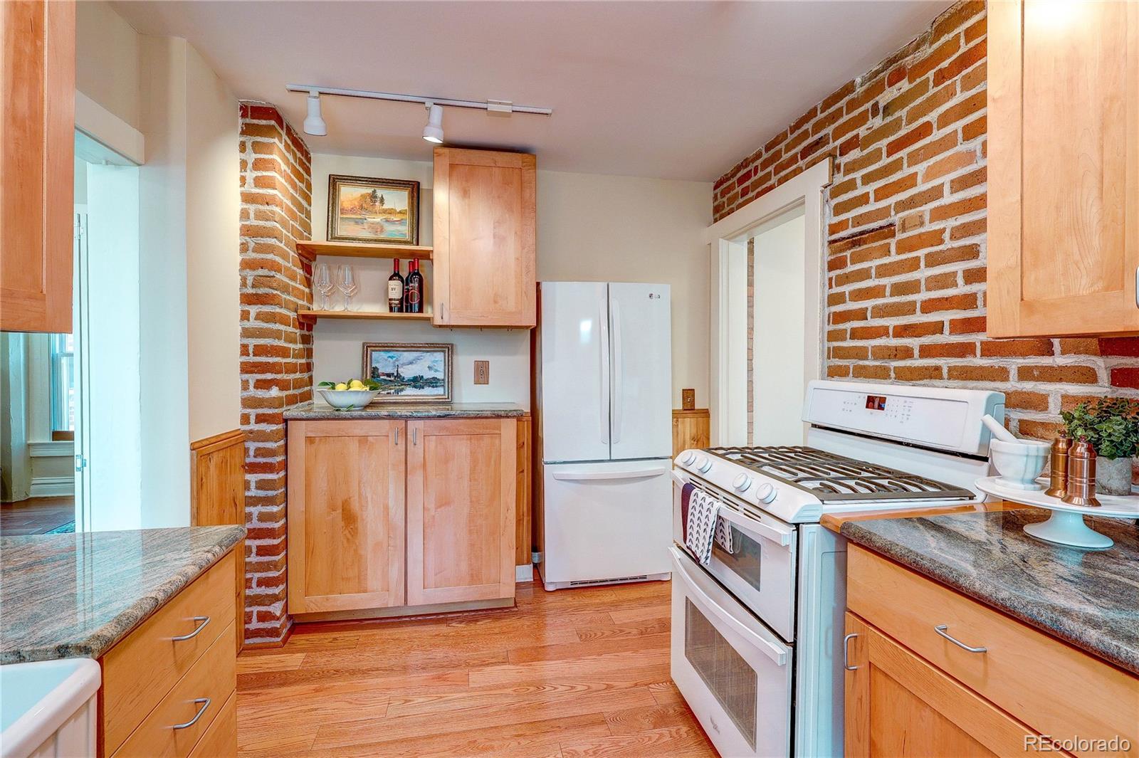 MLS Image #14 for 1316 s pearl street,denver, Colorado