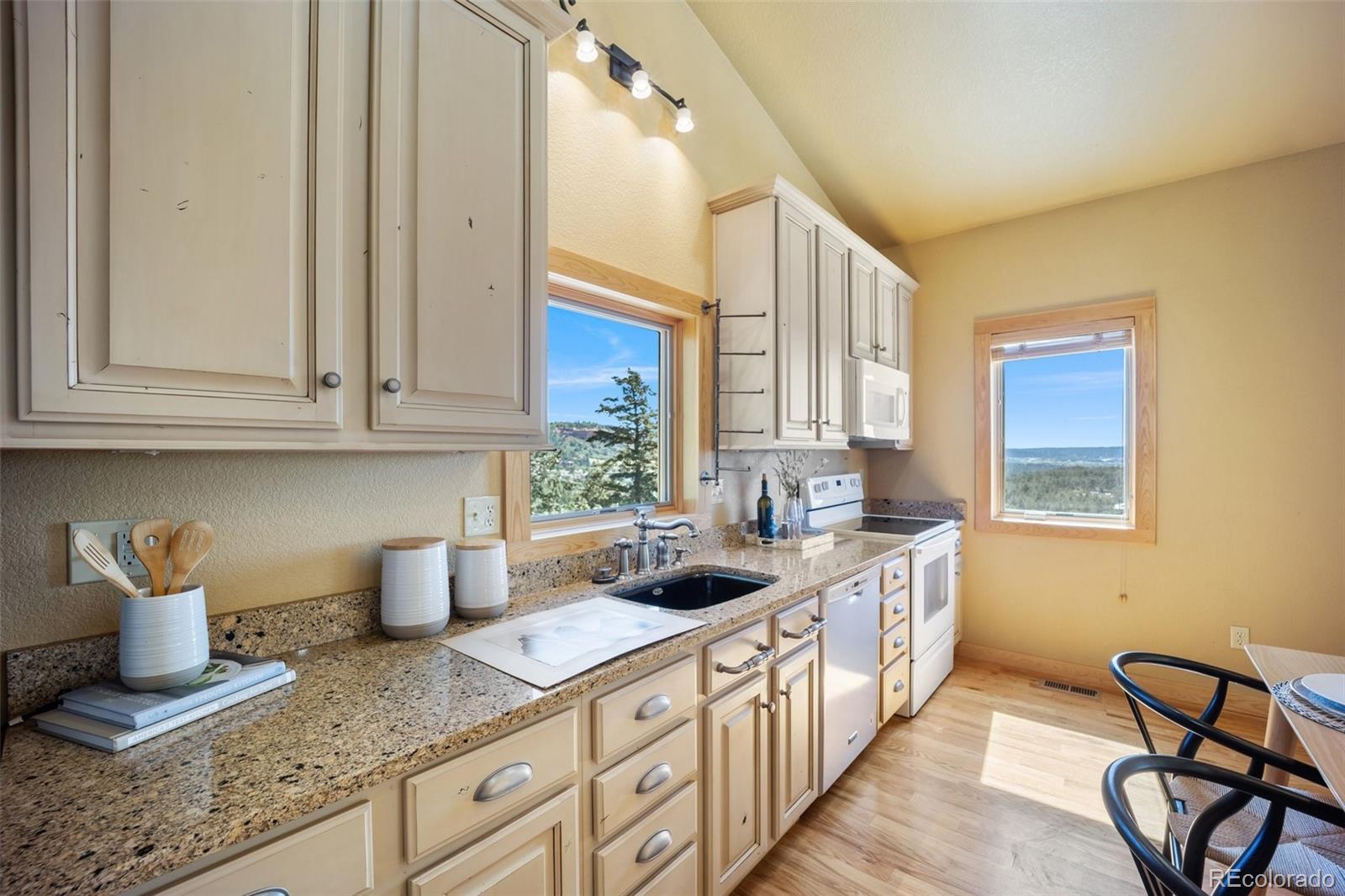 MLS Image #11 for 382  largo avenue,palmer lake, Colorado