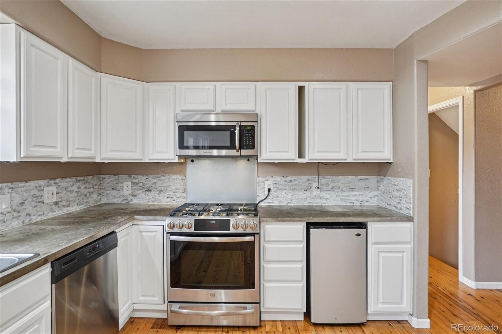 MLS Image #10 for 7667 w brook drive,littleton, Colorado