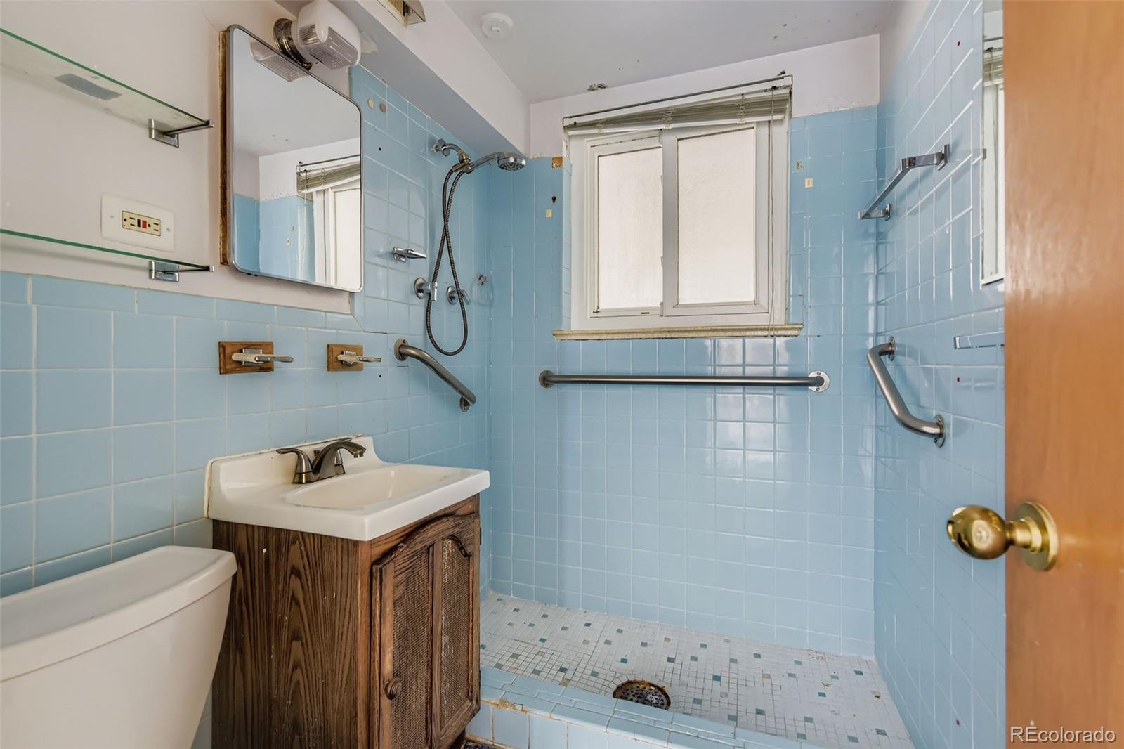 MLS Image #10 for 2511 s vrain street,denver, Colorado