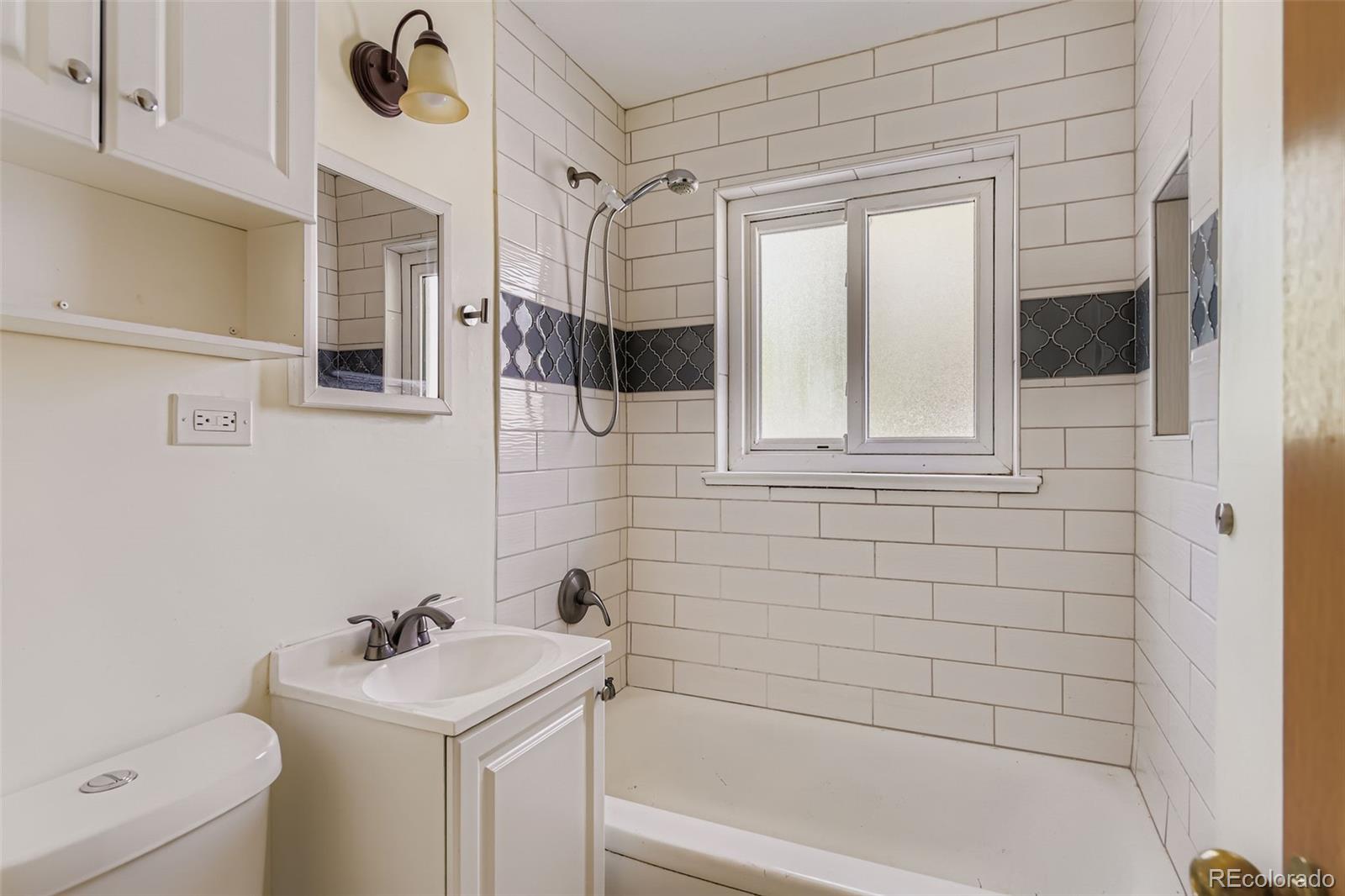 MLS Image #14 for 2511 s vrain street,denver, Colorado