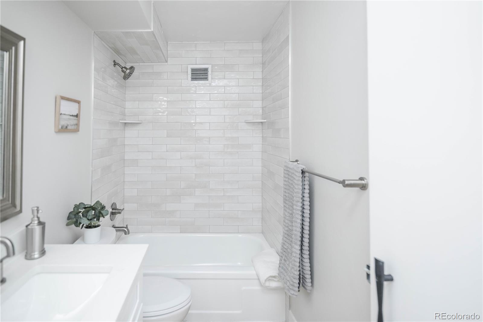 MLS Image #18 for 9155 e center avenue,denver, Colorado