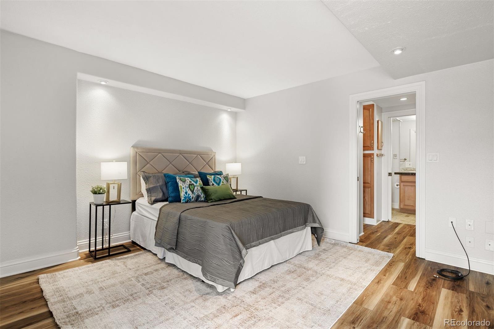 MLS Image #15 for 1777  larimer street,denver, Colorado