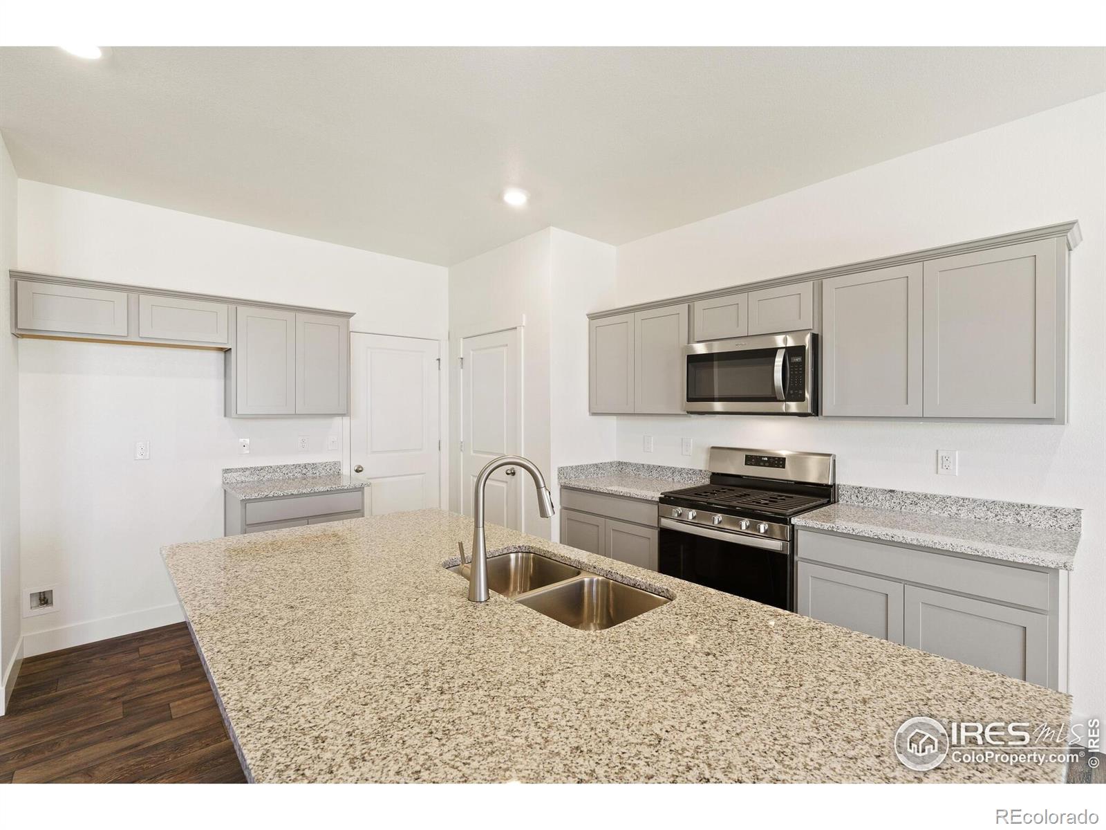 MLS Image #12 for 4868  lynxes way,johnstown, Colorado
