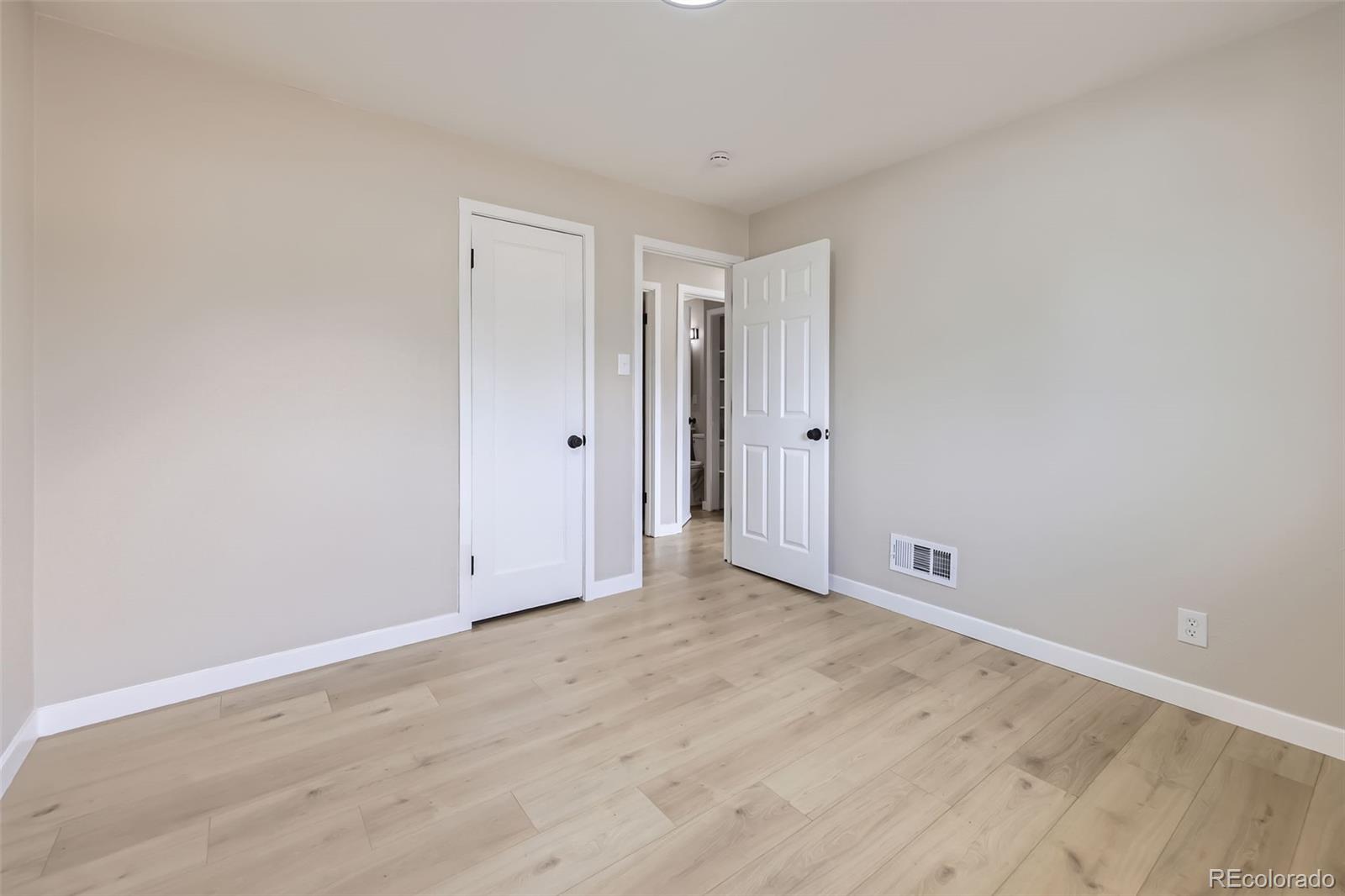 MLS Image #14 for 1750 s zuni street,denver, Colorado