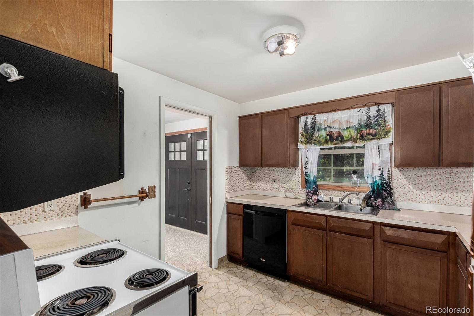 MLS Image #12 for 2718 s kendall way,denver, Colorado