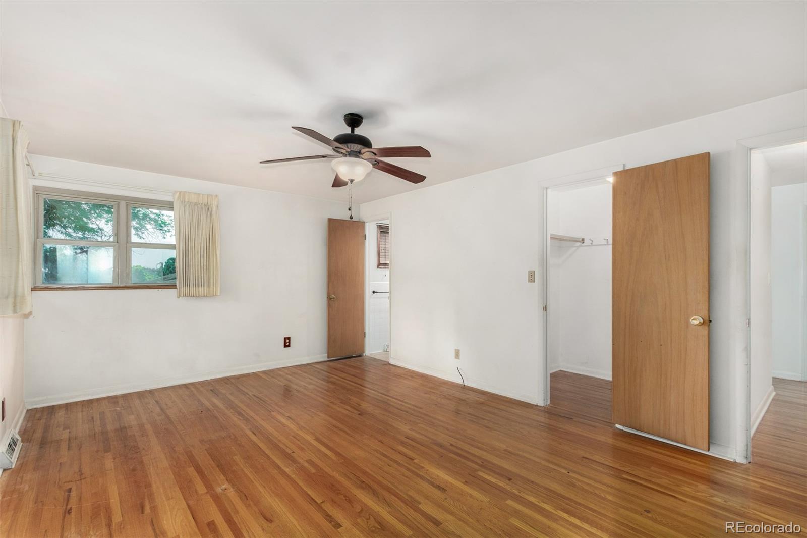 MLS Image #15 for 2718 s kendall way,denver, Colorado
