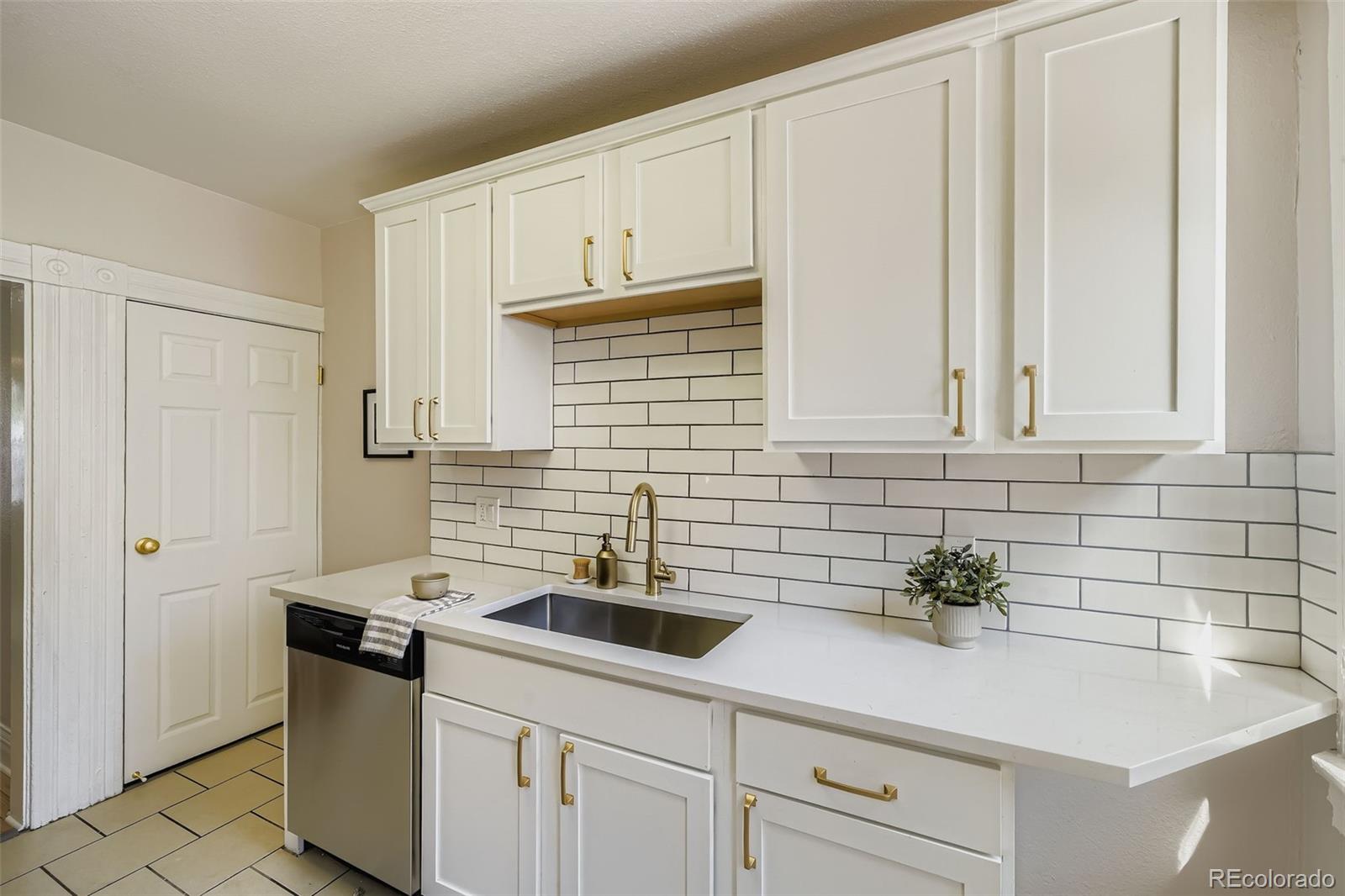 MLS Image #10 for 709  27th street,denver, Colorado