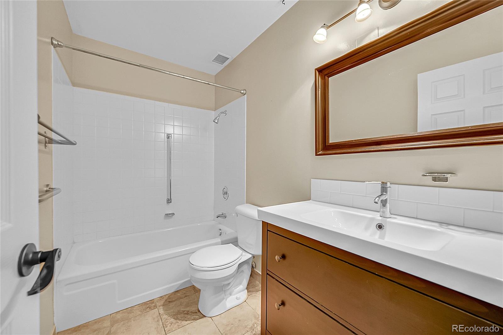 MLS Image #20 for 645 s alton way,denver, Colorado