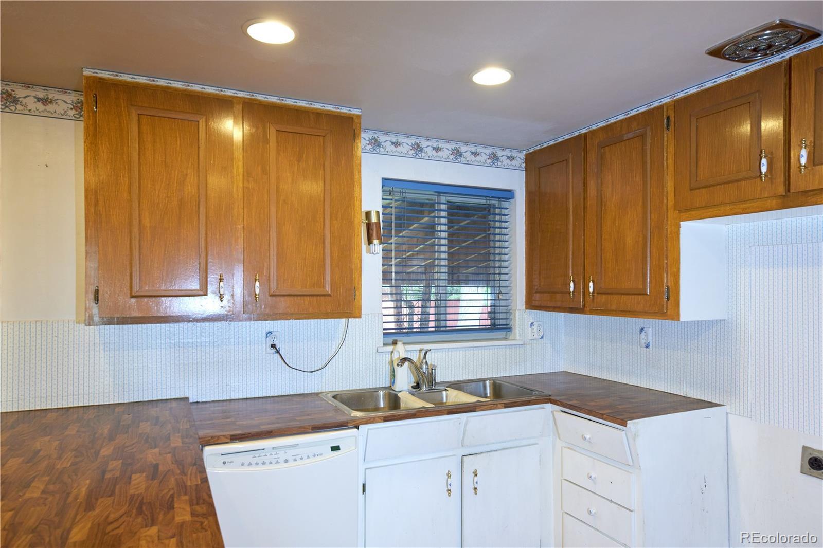 MLS Image #12 for 7834  wyandot street,denver, Colorado