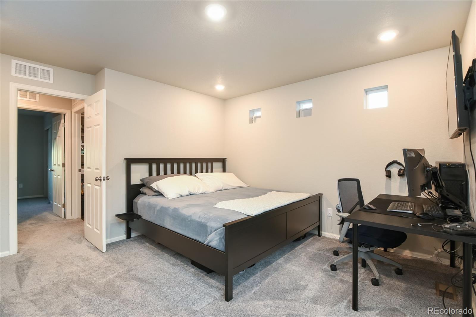MLS Image #13 for 213 s old hammer court,aurora, Colorado