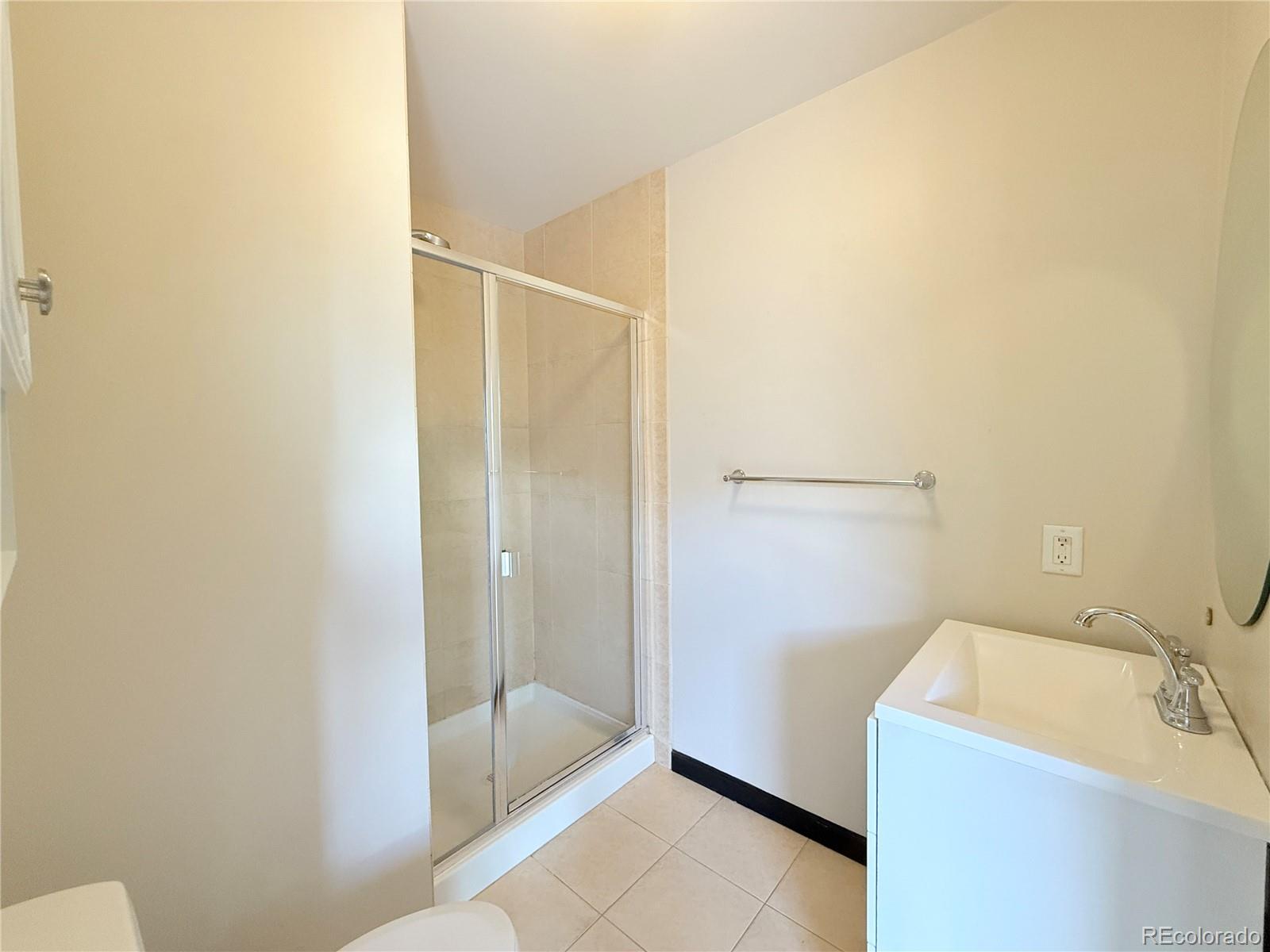 MLS Image #13 for 925 n lincoln street,denver, Colorado